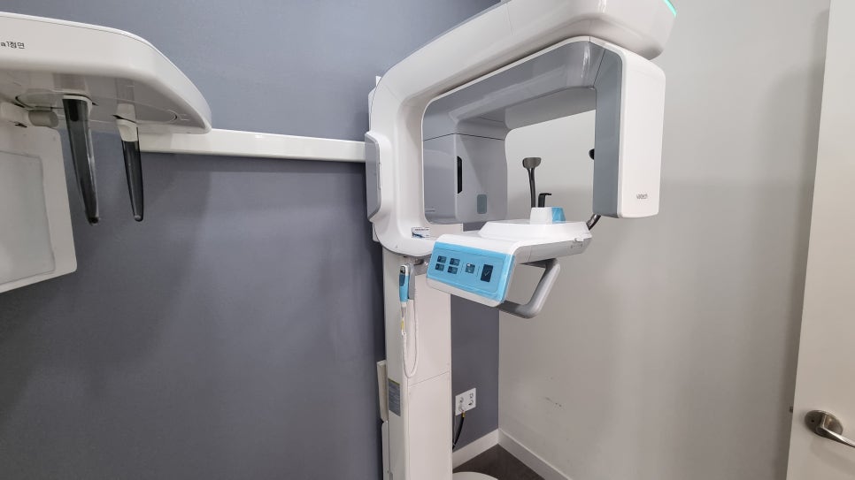 치과 진료실에 설치된 파노라마 및 CT 촬영 장비